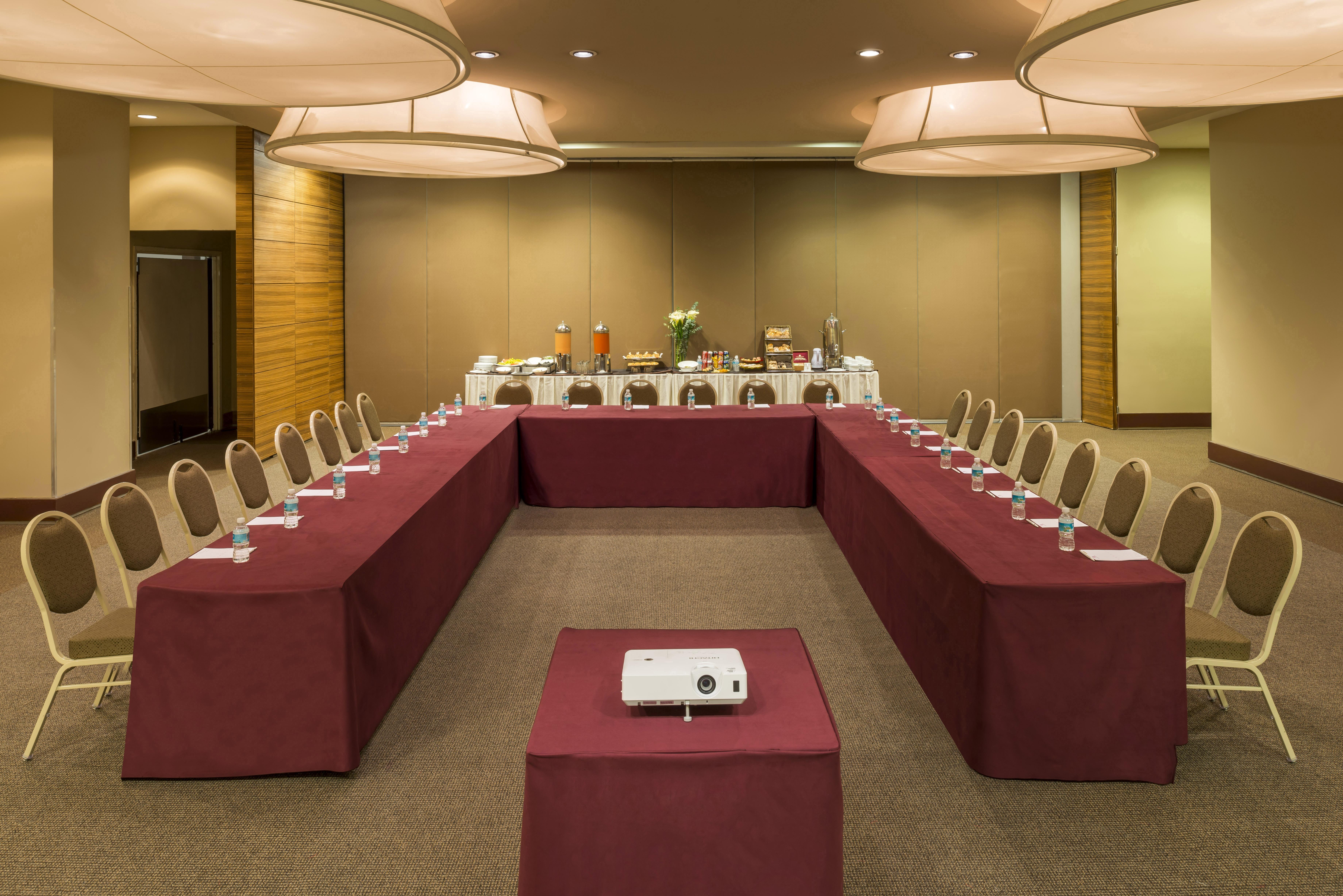 Hotel Camino Real Santa Fe Ciudad de México Exteriér fotografie U-shaped table layout